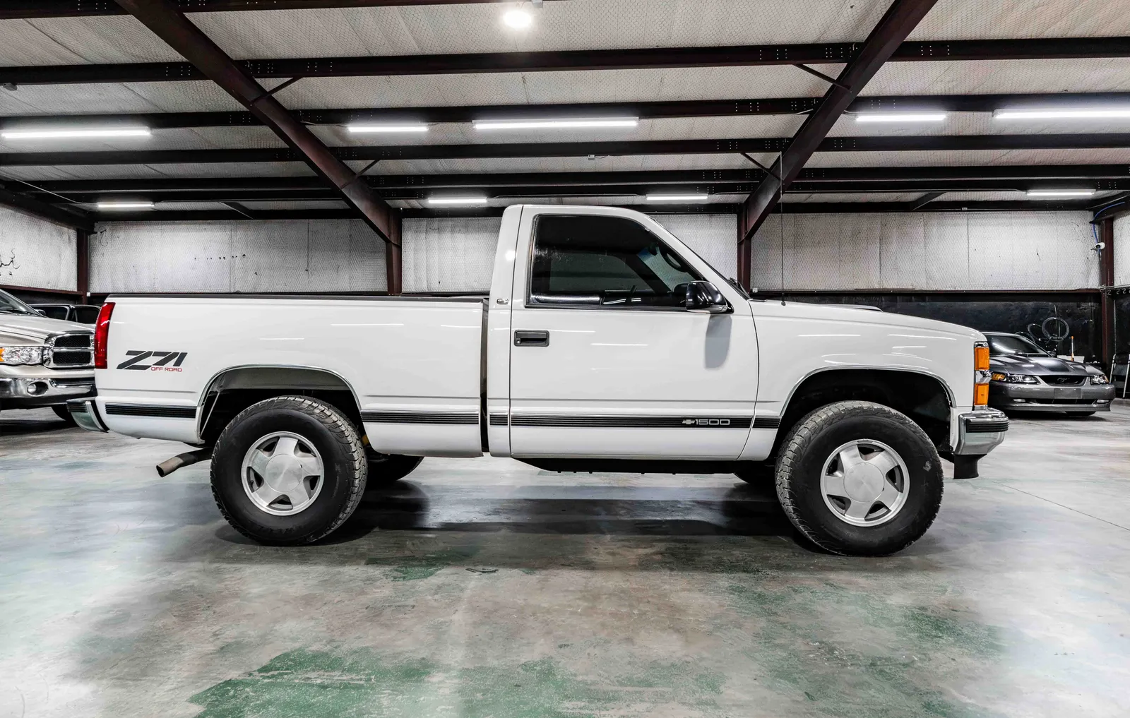 1998-Chevrolet-K1500-Z71-Olympic White-1GCEK14MXWZ135980--38.jpg